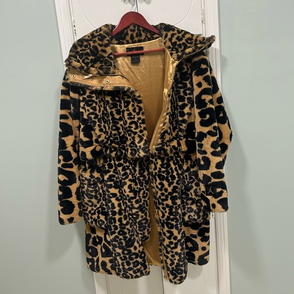 JORDAN Court-to-Runway Animal Print Convertible Faux Fur Jacket - Picture 4 of 6